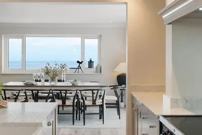 Image de Luxury seaside home | 5 mins from beach | sea view | hot tub