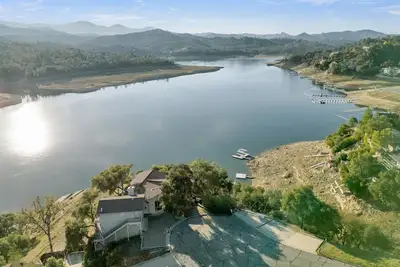 Image de Lakefront Oasis w/ Private Dock on Lake Nacimiento - Boat, Swim & Unwind!