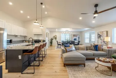 Image de Meeting Place|Hot Tub, Theater Room, Poker, Golf, Sleep 17+