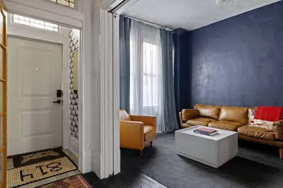 Image de Closest Airbnb to Ppg Arena — Spacious Historic 3br Rowhome, Walk in 3 Min