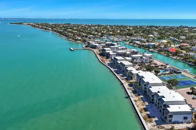 Image de Sanibel Waterfront 3br | Dock, Pool, Pickleball