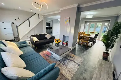 Image de Spacious Open-Plan Modern House w/ Garden&Parking