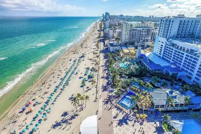 Image de Renovated studio w/ ocean views & boardwalk steps