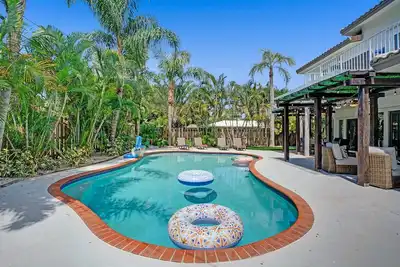 Image de Modern house w/ heated pool & game room