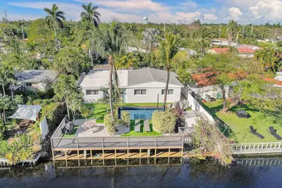 Image de Modern home w/ heated pool & canal views