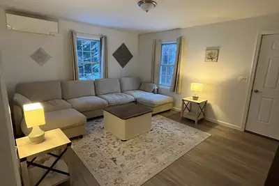 Image de New, modern apartment near touristy Mystic!