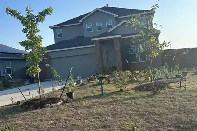 Image de A beautiful, elegant and comfortable 4-bedroom house -Cool Springs Kyle Tx 78640