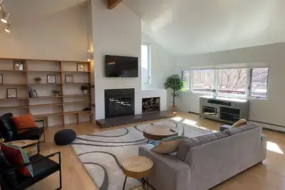 Image de Private Sanctuary in the Heart of Basalt