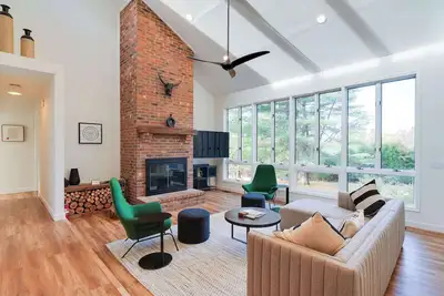 Image de Private Shenandoah retreat on three wooded acres.