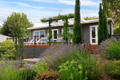 Image de Bengarlyn in Daylesford where bold garden design meets boutique luxury, stunning 3 bedroom home