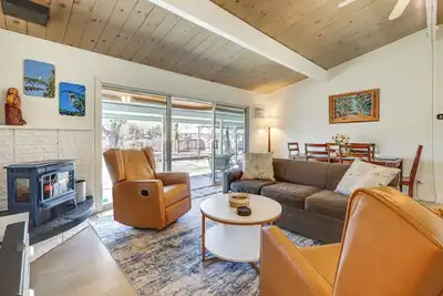 Image de Clear Lake Gem on Canal w/ Dock: Dogs Welcome!