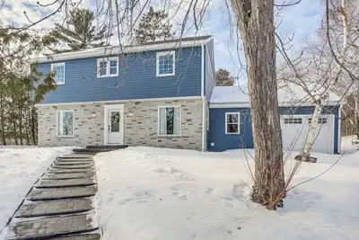 Image de Family Fun on Lake Bemidji! Spacious Home w/ Yard