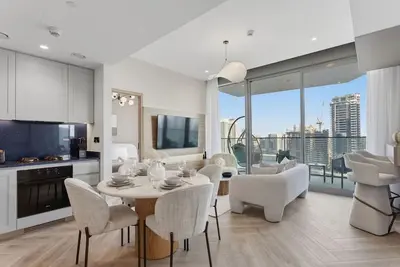 Stylish 2 Bedroom with Panoramic canal View