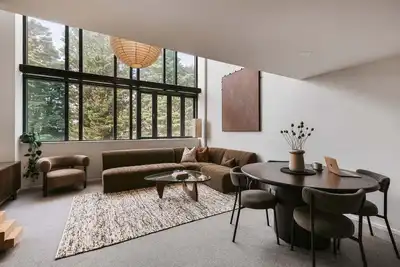 Image de Tree Tops Loft - Stylish, Private 2-Bedroom Retreat in Mount Maunganui