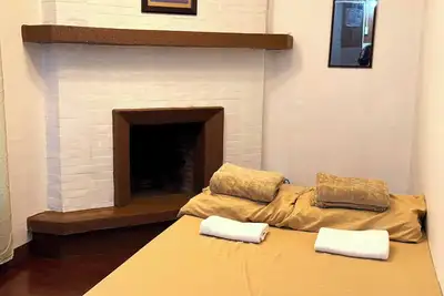 Image de Chambre confortable près de Session Road, salle de bain privée