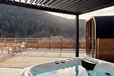 Image de Corps de ferme rénové - jacuzzi, sauna et salle de jeux – 8 personnes – Vosges -