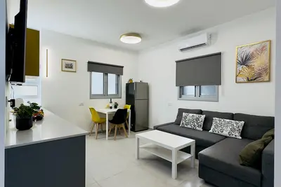 Image de Stylish 2-Bedroom Apartment in Bat Yam
