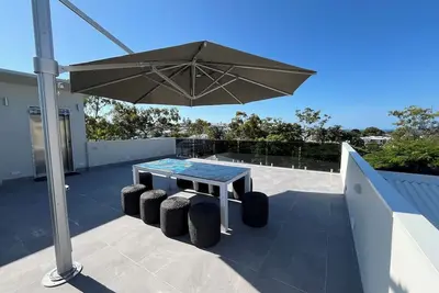 Image de 2-bedroom in beautiful Manly with cool Ac breeze