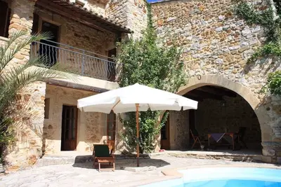 Image de Over 1000 year old country house with pool near Uzes for 12 people, ideal for families