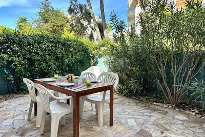 Image de T2 avec jardin et parking proche plages