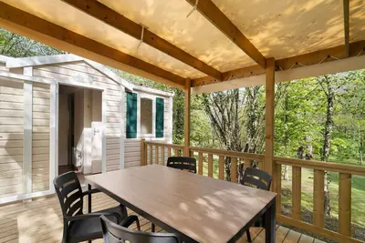 Image de Mobile Home '4 Personnes Climatisé' avec piscine partagée, Wi-Fi et climatisation