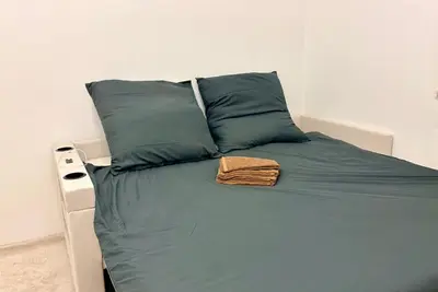 Image de Renovated & Cozy apartment with classy bathroom!