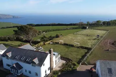 Image de Devon House Hot Tub Sea Views & Family Fun