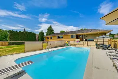 Image de Spacious Group Retreat w/ Private Seasonal Pool