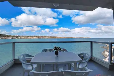 Image de Premium Seafront Apartment with Panoramic Bay Views