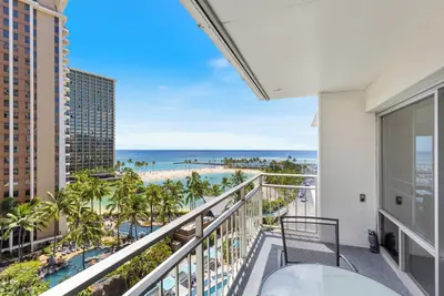 Image de Ilikai Hotel Condo with Ocean, Lagoon & Fireworks Views