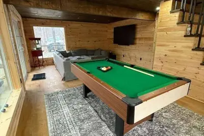 Image de Hot Tub + Pool Table | Near Hocking Hills