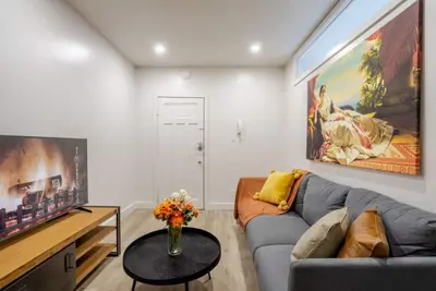 Image de The Uptown Retreat|Stylish 3br in Ndg