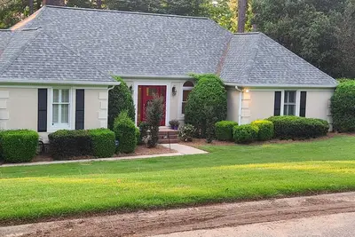 Image de Relax with the entire family in the newly updated 3 bedroom home in Athens, Ga.