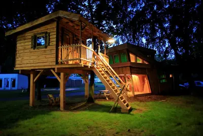 Image de Wooden Lodge Victor de Vos | Slapen in een echte boomhut!