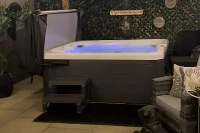 Image de Cottage-en Ville-Salle de bain privée-Vue sur la campagne-entire house