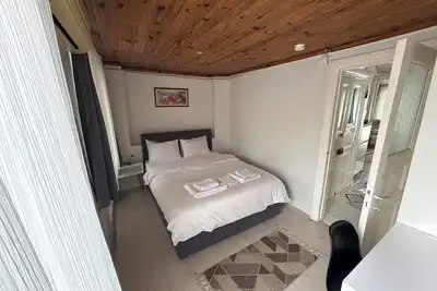 Image de Stay in the Heart of İstanbul – Modern 1+1 Apartment with Balcony & City View