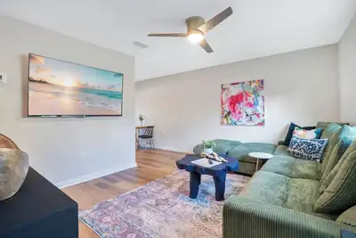Image de Modern Comfort Belmar Lofts Apartment C Lk Hollingsworth 2 King Suites