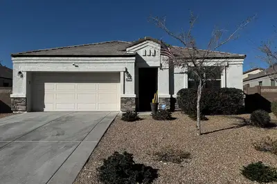 Image de Serene 4-bedroom 3 full bath home in lovely Community of Tartesso Buckeye Az