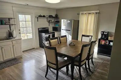 Image de Beautiful 2-bedroom house in charming Williamstown. Miles from The Ark Encounter