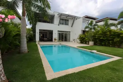 Image de Spectacular Townhouse for rent located in Casa de Campo, La Romana.