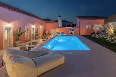 Image de Historic Archanes Manor 3  Suites 80sm each Pr Pool & 300sm Courtyard  Sleeps 12