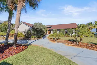 Image de 🛥️Riverfront Home | Golf Cart | River Toys | Tiki Bar | Hooked on the River🛥️