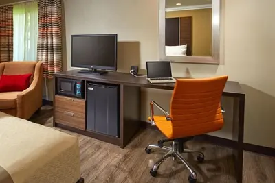 Image de Memorable Stay w/ Outdoor Pool, Near Attractions, & Steps from Disney Fun