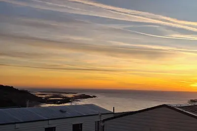 Image de 2Bed-Cabin Sleeps 4, WiFi, Free Parking, Sea Views