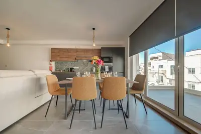 Image de Kuya Suite No. 4 / Central / Terrace