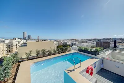 Image de Kuya Penthouse Suite / Heated Pool / City View