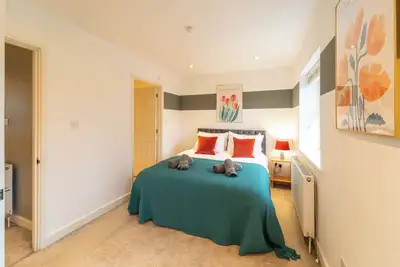 Image de 4 Bed House - Cheltenham & Gloucester - Sleeps 8