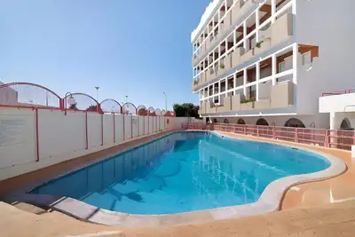 Image de Appartement 'T1 Sol e Mar' avec piscine partagée, balcon et Wi-Fi