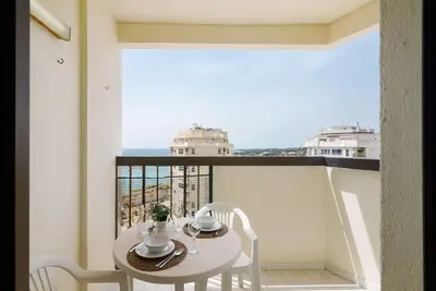 Image de Appartement 'Galé 13 D - Vue Mer' avec Vue Mer, Piscine Partagée et Wi-Fi