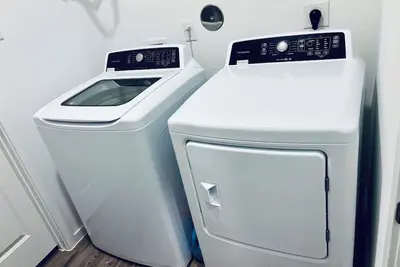 Image de Comfortable Upstairs Private Rooms with Game Room Access in a Prime Location